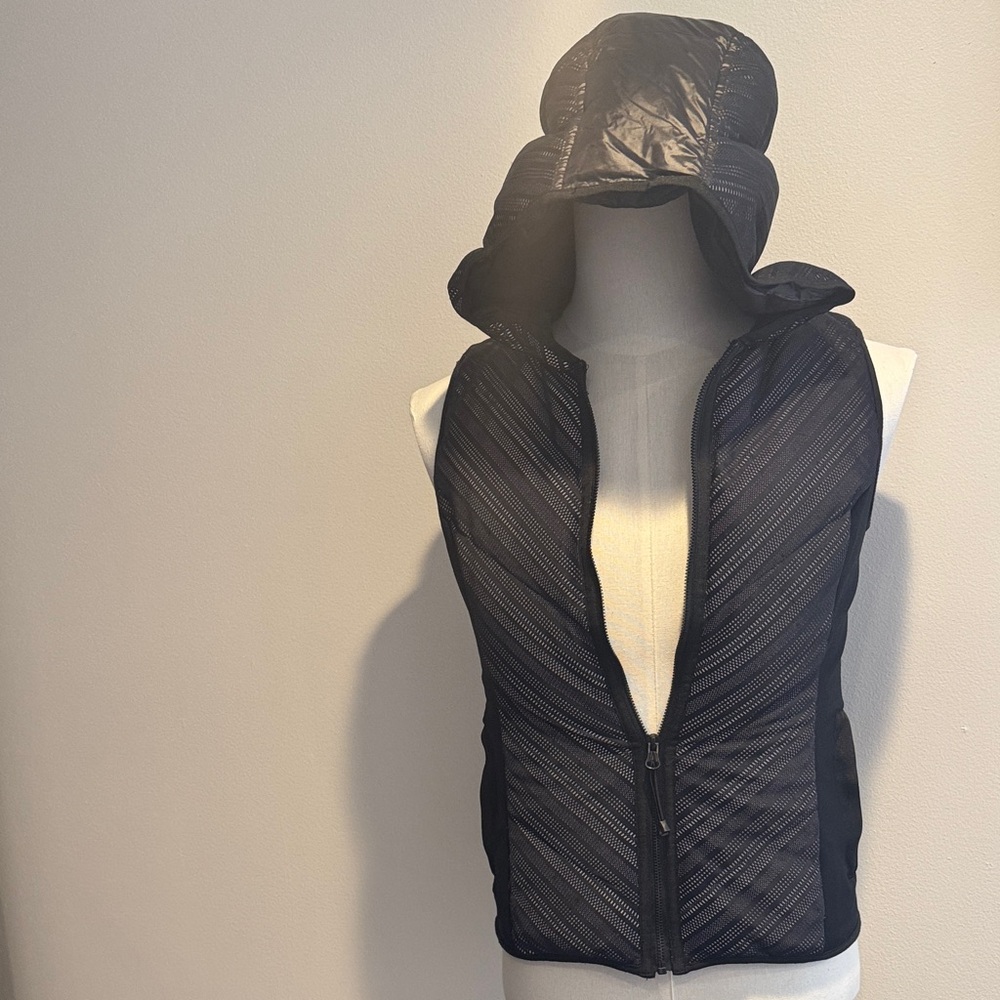 Blanc Noir Black Hooded 80% Down Reflective Vest